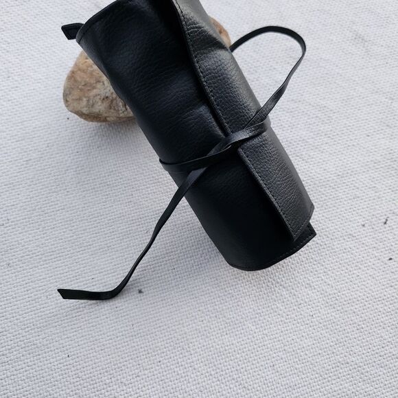 Black Minimalist Key and Card Holder - Picture 1 of 9